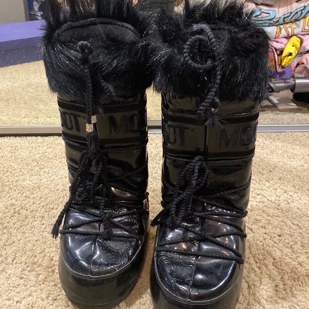 Moon boots